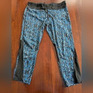Nike Dri-Fit Capri Power Graphic Crop Leggings, Size XL, Blue